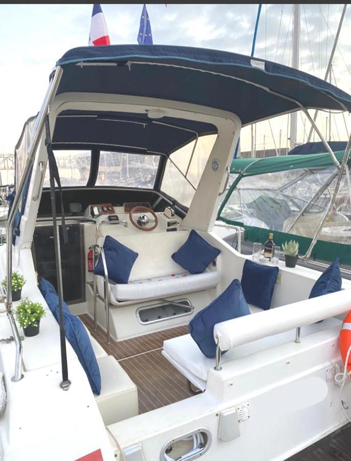 El Barco De Las Fiestas ซานต์อาเตรียเดเบซอซ ภายนอก รูปภาพ
