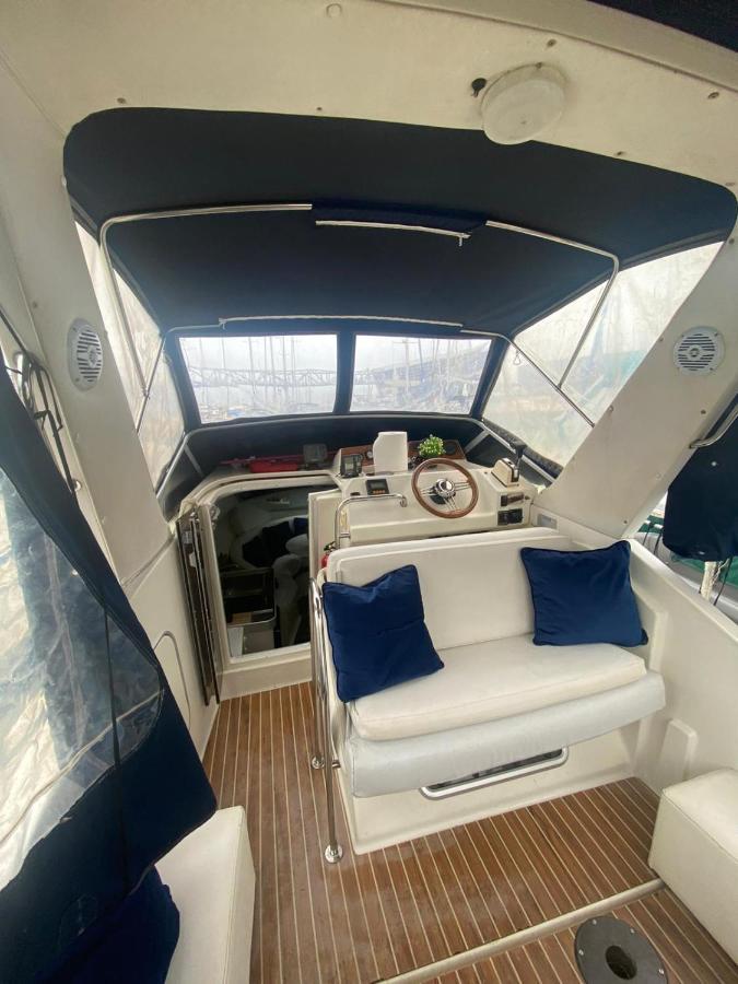 El Barco De Las Fiestas ซานต์อาเตรียเดเบซอซ ภายนอก รูปภาพ