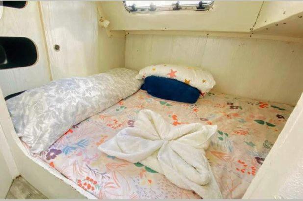El Barco De Las Fiestas ซานต์อาเตรียเดเบซอซ ภายนอก รูปภาพ